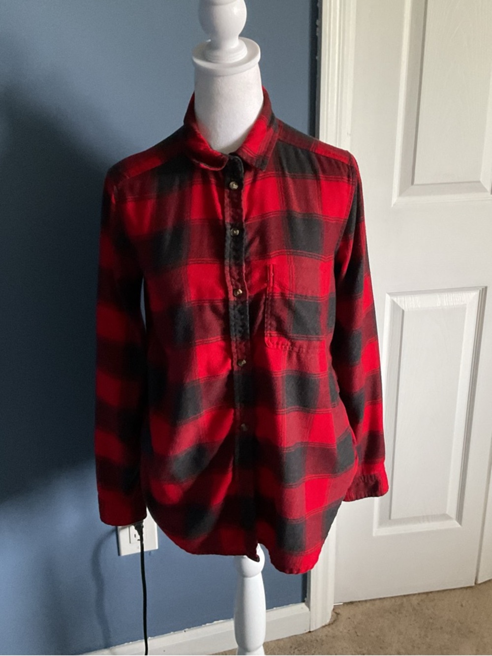 American Eagle Outfitters Red and Black Plaid Button-Down Shirt